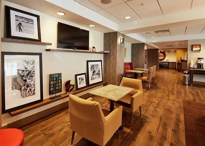 Hampton Parker, Az Hotel Parker