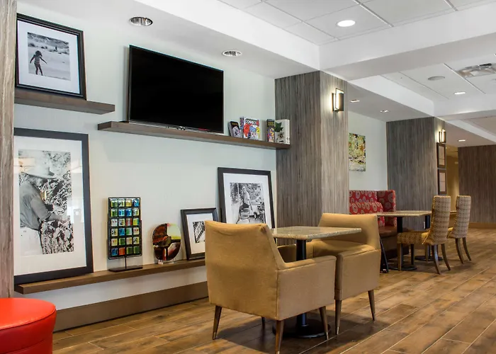 Hampton Parker, Az Hotel